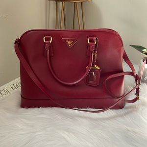 🤎Two way Prada in a great condition with authenticity card.